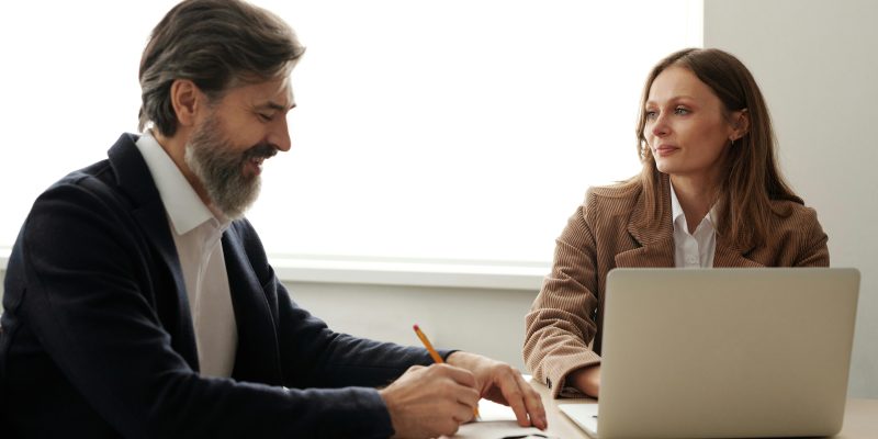 Vergadering 2 mensen (ad payroll)